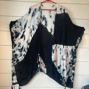 GENTLE FAWN NAVY blue and white Tie Dye Shawl/Kimono -  OS